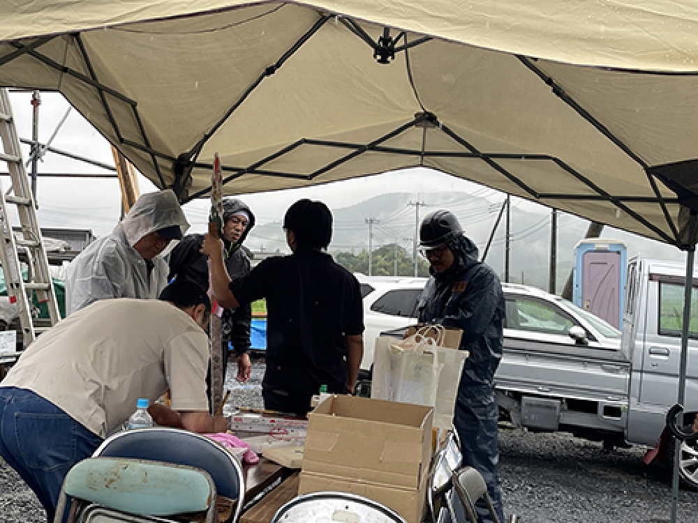 大雨の上棟式